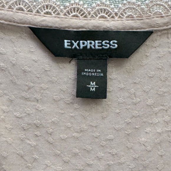 Bundle of 2 size medium tops. One is from Lulus and the other is Express - Picture 6 of 7